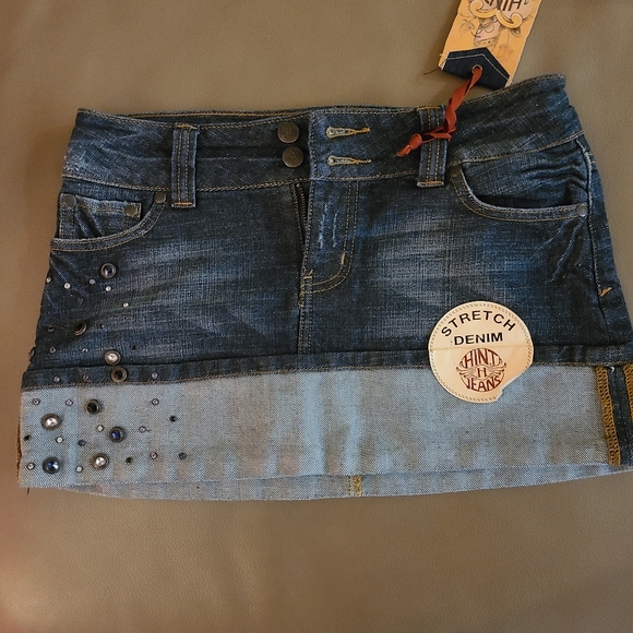 Lot (4) Denim Skirts - Juniors (sizes 1, 3, & 5/6) - Picture 5 of 9